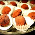TARTUFI DI CIOCCOLATO E PISTACCHI
