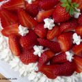 CROSTATA PANNA E FRAGOLE CON RIPIENO ALLE[...]