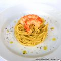 Spaghetti al pesto di pistacchio con gamberi e[...]