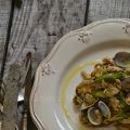 Tagliatelle integrali con asparagi e vongole