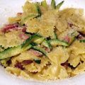 Pasta fredda con zucchine e pancetta