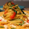 Fettuccine con verdurine saltate, pesto e feta[...]