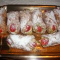 CANNOLI RIPIENI DI CREMA DI RICOTTA