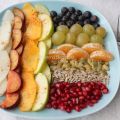 Composizione di frutta autunnale con cannella,[...]