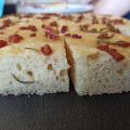 Focaccia con pancetta e rosmarino
