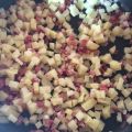 Torta salata con patate, zucchine e speck