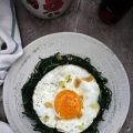 Uova con agretti, scorza di limone e colatura[...]