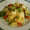 Tagliolini freschi con asparagi, pisellini,[...]