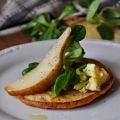 Blinis di topinambur con formaggio erborinato