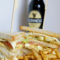 Pigrizia, club sandwich e patatine fritte