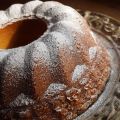 Torta con liquore all'uovo e fava tonka