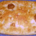 Focaccia con salame,provola e peperoni