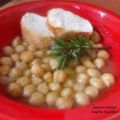 ZUPPA DI CECI CON FETTE DI PANE E ROSMARINO