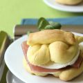 Brioche salate con mozzarella e crudo