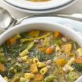 Minestrone con verdure, fagioli e ditalini