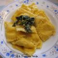 RAVIOLI PATATE E STRACCIATELLA AL BURRO E SALVIA