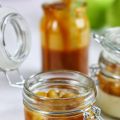 Panna cotta al mascarpone con mele e salsa mou