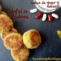 Falafel de alubias con salsa de yogur y naranja