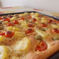 Focaccia pomodorini, olive e patate