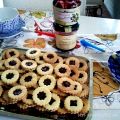 Biscottini di frolla ripieni alla marmellata
