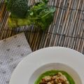 Gnocchi di pane nero, crema di broccoli e[...]