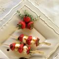 Spiedini di fragole e mozzarelline con Aceto[...]