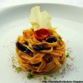 Fettuccine al peperoncino con scarola , olive e[...]