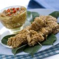 Mini spiedini di pollo al sesamo con salsa[...]