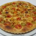 Pizza margherita e bianca con pomodorini, olive[...]