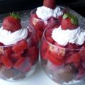Gelatine di fragole con mousse al cioccolato
