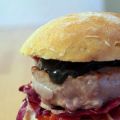 Burger di tonno, caprino e maionese nera