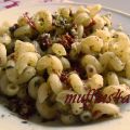 Tortiglioni con pesto al basilico, pomodorini[...]