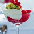 Gelatine di ribes con panna