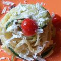 Tagliolini con zucchine, pomodorini, olive[...]