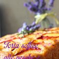 Torta soffice alle pesche e lavanda