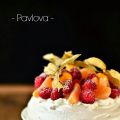 Pavlova con frutta fresca