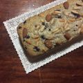 Plum cake con mirtilli, mandorle e pinoli
