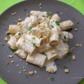 Rigatoni con pesto di noci e yogurt greco