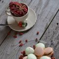 Macarons al fondente e bacche di Goji
