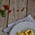 Cappellacci di rombo con acciughe e briciole[...]