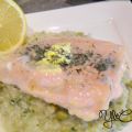 Salmone su un letto di riso Salmon on a bed of[...]
