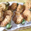Fiori di zucchina ripieni e fritti