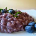 Risotto ai mirtilli mantecato con latte di cocco