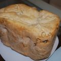 Pane all'uvetta con la macchina del pane