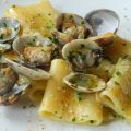 PACCHERI CON VONGOLE BOTTARGA E FARINA DI[...]