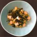 Spaghetti con cavolo nero, salmone e pistacchi