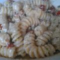 Fusilli con pomodorini secchi e pistacchi