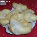 Cornetti di salmone e robiola