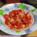 Insalata di pomodori con tonno