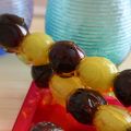 Spiedini di uva caramellata